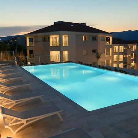 Malo Aparthotel Arbanija