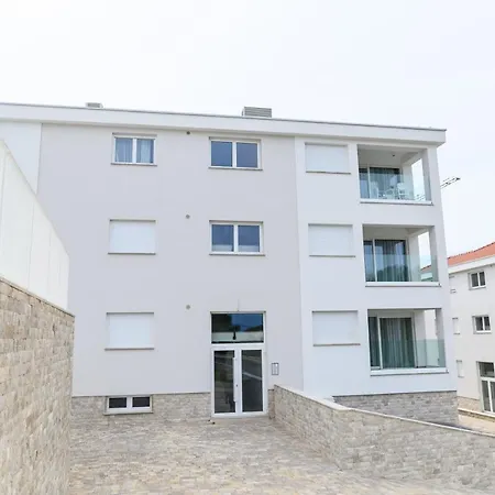 Aparthotel Malo 3*