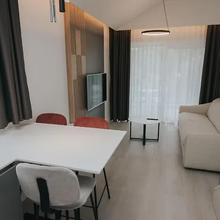 Malo 3* Arbanija