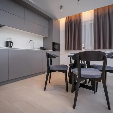 Malo Apartmanhotel Arbanija