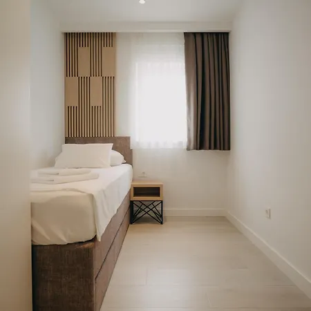 Apartmanhotel Malo Arbanija