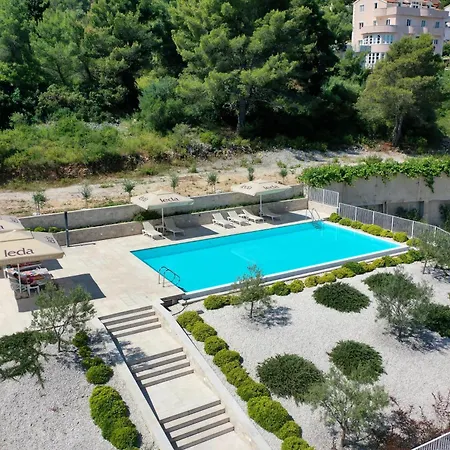 Apartmanhotel Malo Arbanija