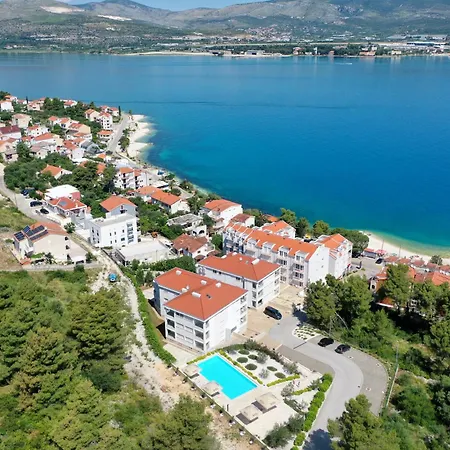 Apartahotel Malo Arbanija